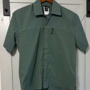 The North Face Women’s Lightrange Hiking Shirt Sz. XS